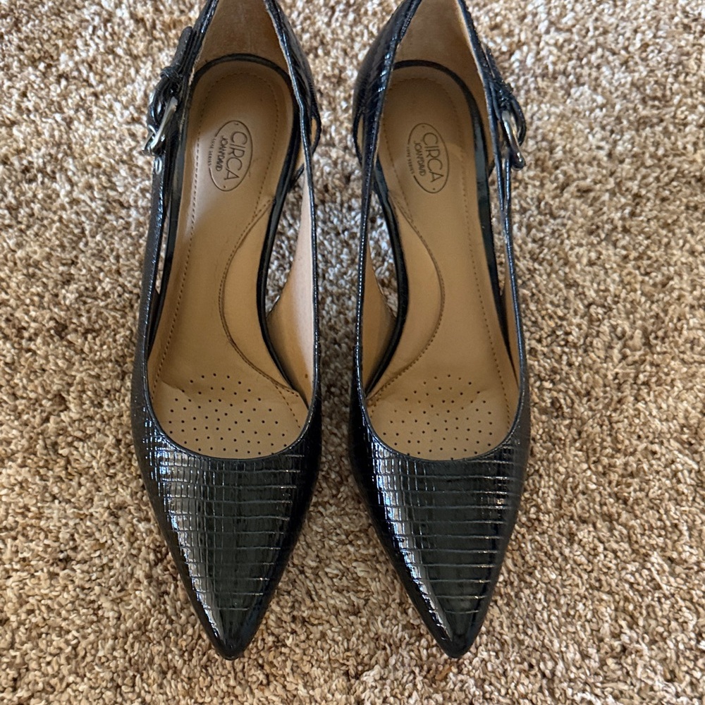 Circa Joan & David Women's Black Patent Slingback Pointed-Toe Pumps - Picture 2 of 6